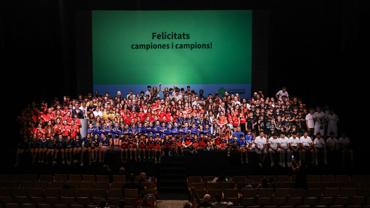 Fotografia de famlia amb tots els reconeguts / Foto: Ajuntament de Sant Cugat