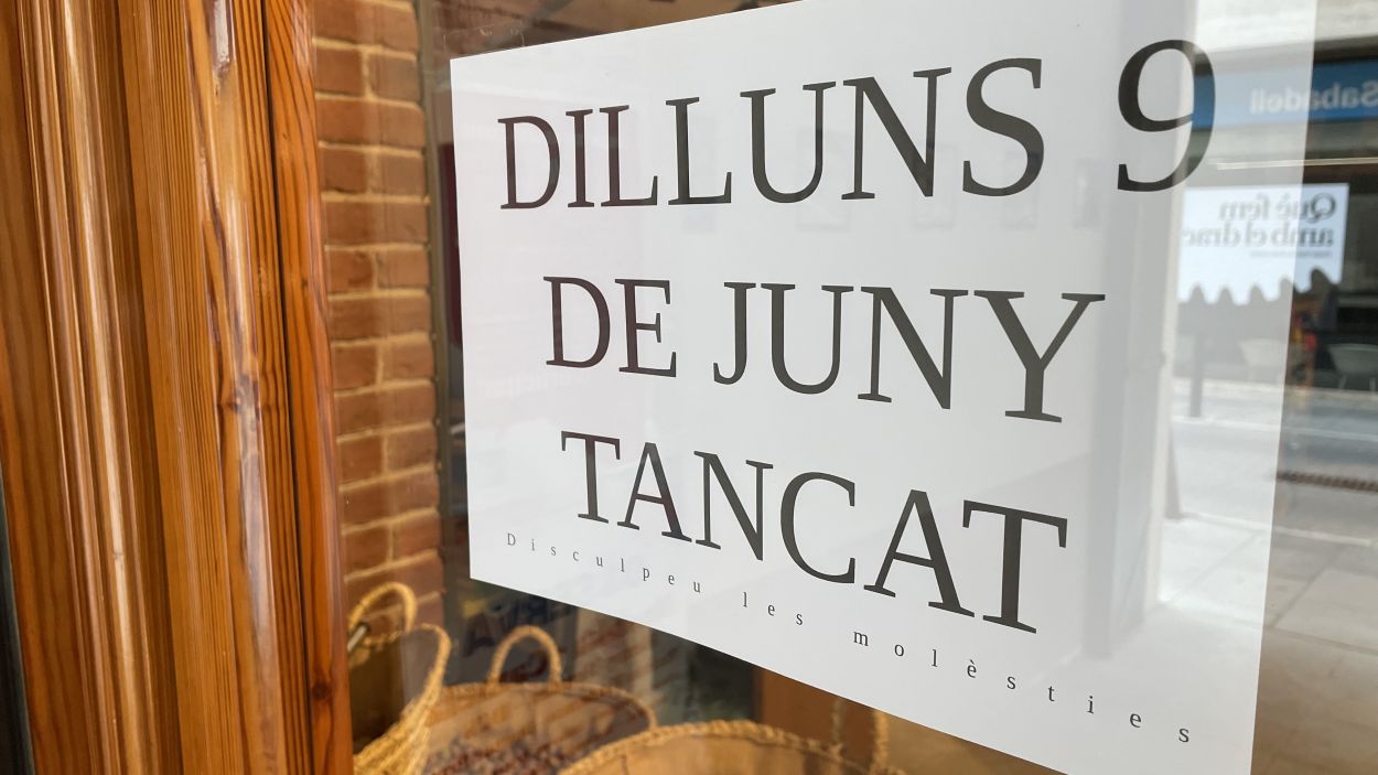 Cartell informatiu en un establiment comercial de Sant Cugat / Foto: Cugat Mdia