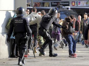 Les manifestacions del 29M van acabar amb crregues policials. Font: publico.es