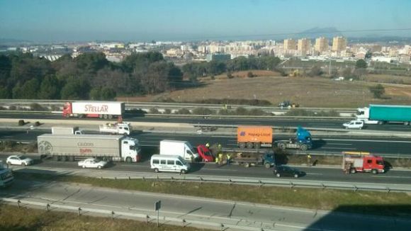 L'accident ha tingut lloc a la B30, a l'altura de Sant Cugat / Foto: @Jordi_PEZ