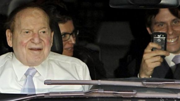El magnat nord-americ Sheldon Adelson en una de les seves ltimes visites a Barcelona / Font: Google