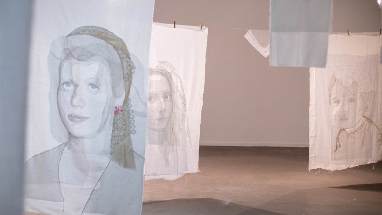 Exposició: 'Transparències', de Paula Clay