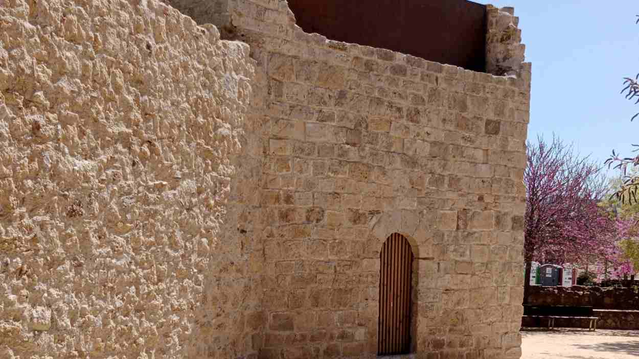 Portes obertes al mirador de la torre de la muralla del Monestir