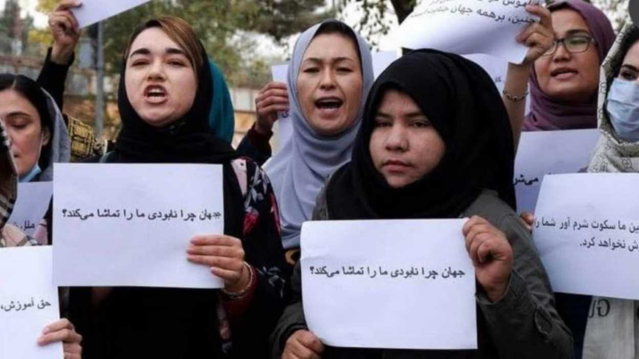 Xerrada: 'Ser dona a l'Afganistan'