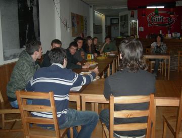 Els sopars-tertlia tenen lloc al Casal Popular La Guitza