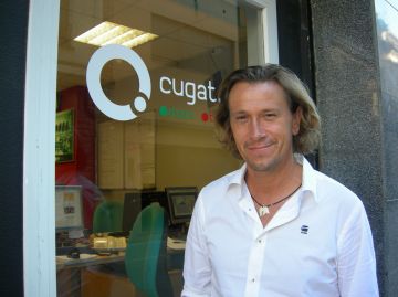 Alejandro Abad a les installacions de Cugat.cat