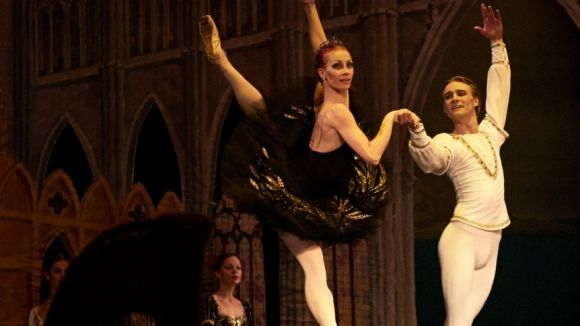 Dansa: Sant Petersburg Festival Ballet amb 'El llac dels cignes'