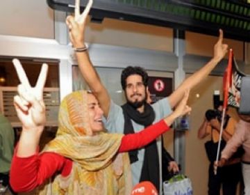 Moment de l'arribada dels dos activistes a l'aeroport de Gran Canria