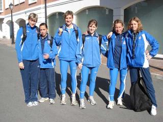 Eizmendi i les seves companyes de l'AE Blanc-i-blau (Foto:www.atletismeblanciblau.es)