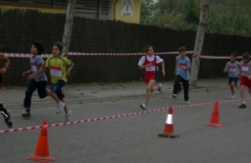 Nens practicant l'atletisme a Valldoreix