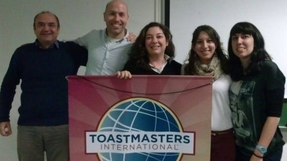 Tufano, al centre, amb altres membres de la secci local de l'entitat / Foto: Facebook Sant Cugat Toastmasters