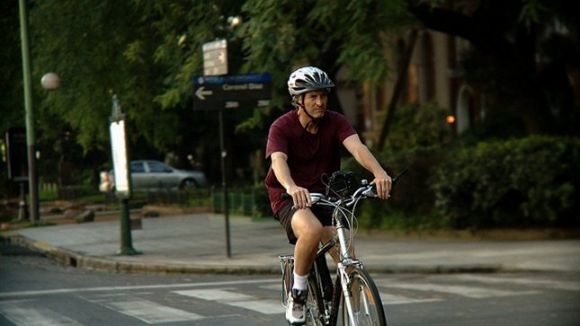 El civisme entre vianants, vehicles i bicicletes s el tema protagonista de la tertlia