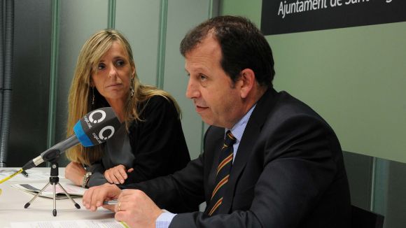 La regidora Esther Salat i el tinent d'alcalde Carles Brugarolas, durant la presentaci de la proposta / Foto: Localpres