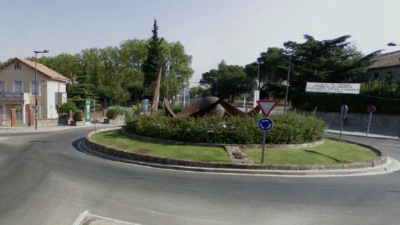 Alguns dels terrenys giren entorn la rotonda de Can Cadena / Foto: Google Street View