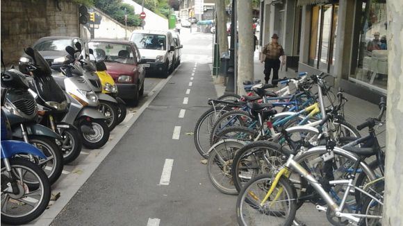 Carril bici o aparcament?