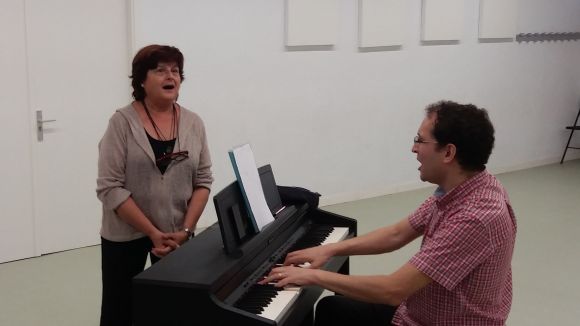 Una participant al csting per renovar el cor del musical 'Pedra i Sang' a la Casa de Cultura