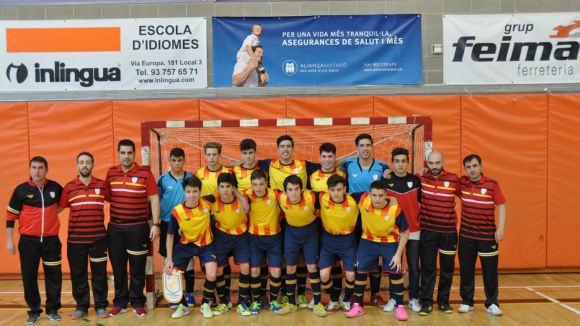 La selecció catalana sub 16 amb Iñaki Rosés / Font: Federació Catalana de Futbol