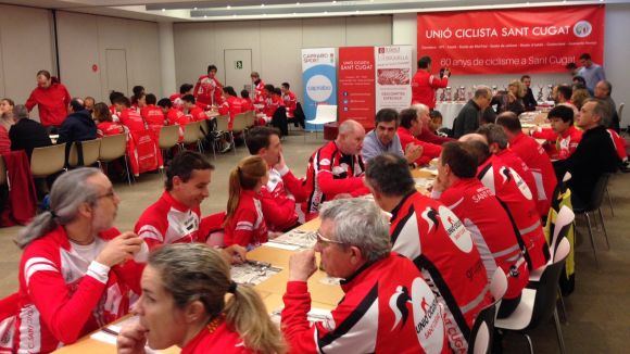 Els socis de la Uni Ciclista Sant Cugat durant l'esmorzar a l'Hotel Sant Cugat