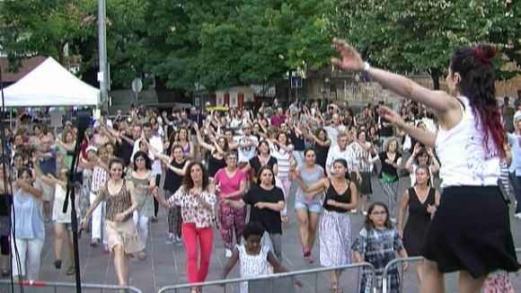 Els assistents han omplert de dansa la Plaça Can Quiteria