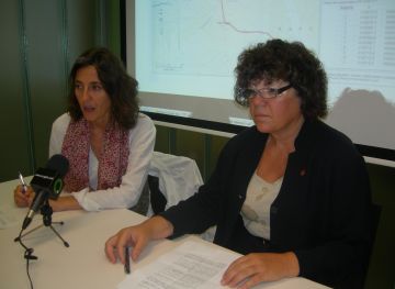 Montserrat Turu, a la dreta, i Mercè Conesa durant la roda de premsa