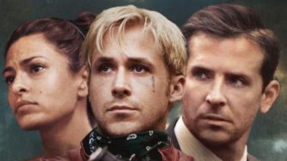 Eva Mendes, Ryan Gosling i Bradley Cooper a 'Cruce de caminos' / Font: Cartell oficial