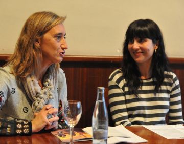 La tinenta d'alcalde de Serveis a la Ciutadania, Susanna Pellicer, amb Dolo Beltrn. /Font: LocalPress