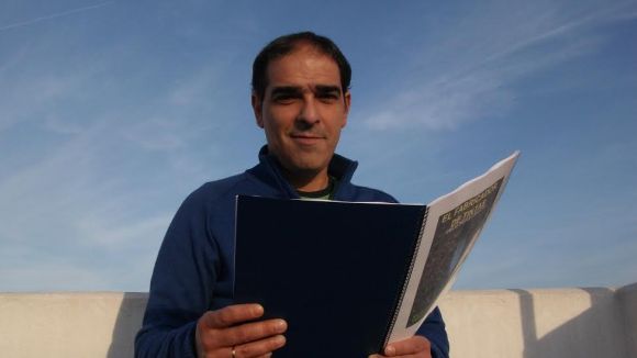 Emilio Diguez amb un exemplar del llibre / Foto: Emilio Diguez