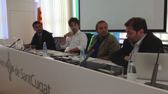 Carlos Martn, representant de la UFEC, al fons, Tizn, Codina i Salabert durant el Consell