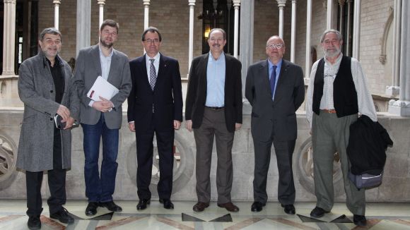 El manifest s'ha presentat aquest dilluns al president Artur Mas / Foto: Estatdepau.cat