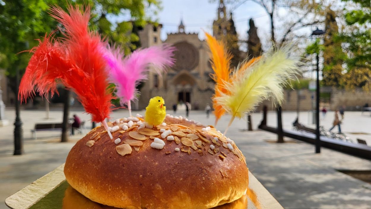 La Mona de Pasqua: tradici, xocolata i personalitzaci omple les pastisseries de Sant Cugat
