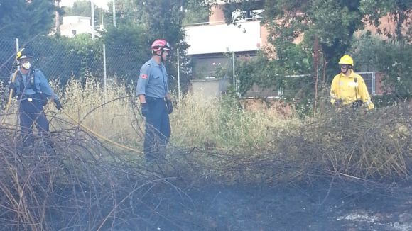 Membres de l'ADF treballant en un incendi