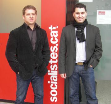 Pere Soler i Ferran Villaseor davant la seu del PSC