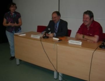 Puigpelat, a la dreta, ha presentat el llibre a la Casa de Cultura