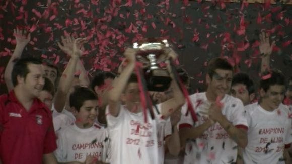 El Futbol Sala Sant Cugat ha celebrat els títols amb la seva afició