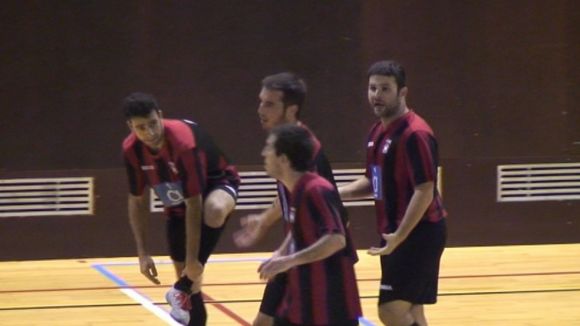 Gerard Casas, al mig, deixa el Futbol Sala Sant Cugat