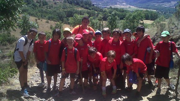 Els joves futbolistes han provat l'excursi de muntanya / Font: Ferran Benet