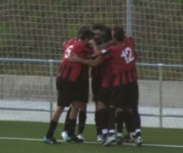 Els jugadors del SantCu celebrant el tercer gol