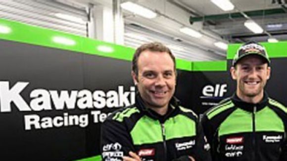 Guim Roda, a l'esquerra, manager del Kawasaki Racing Team