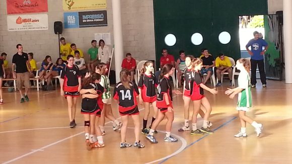 L'infantil femení de l'Handbol Sant Cugat guanya el torneig de final de temporada / Font: Yolanda López