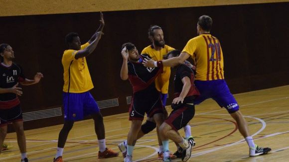 L'Handbol Sant Cugat va tenir un exigent inici de pretemporada contra el Bara / Font: Handbol SC