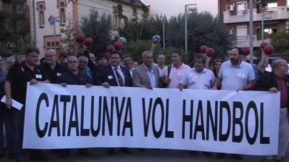 Manifestaci de la federaci catalana d'handbol a Cerdanyola