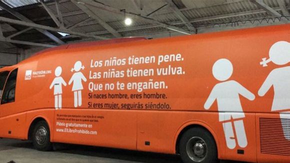 L'autobus conté missatges contra la transsexualitat infantil