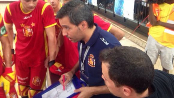 Guillem Prez dna instruccions als seus jugadors / Font: Federaci Espanyola de Patinatge