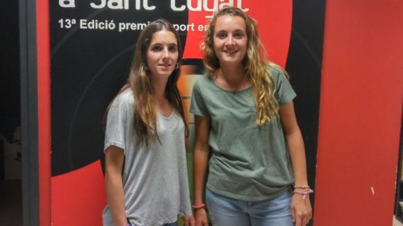 Carlota Petcham, a l'esquerra, i Mariona Serrahima, a les installacions de Cugat.cat