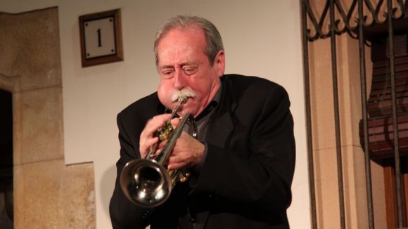 El trompetista, Josep Maria Farrs, durant una de les seves actuacions / Font: Penyaxindries.cat