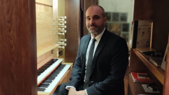 Juan de la Rubia 'rebateja' el nou orgue del Monestir amb una actuació brillant 