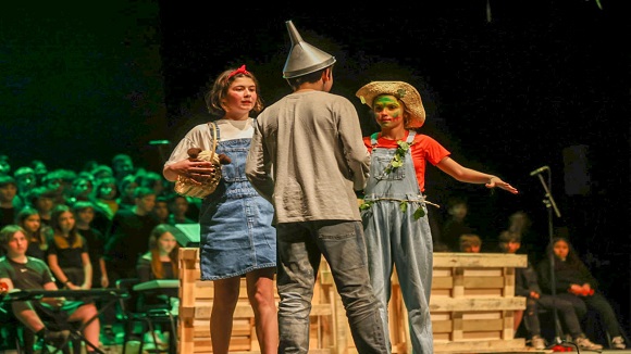 Tres centres educatius han portat al Teatre-auditori una versió d''El Mag d'Oz'