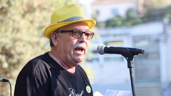 L'activista Juan Merino ala la veu durant el preg de Festa Major per reivindicar els drets