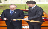 L'alcalde i el conseller Fernndez Teixid durant la inauguraci el passat abril