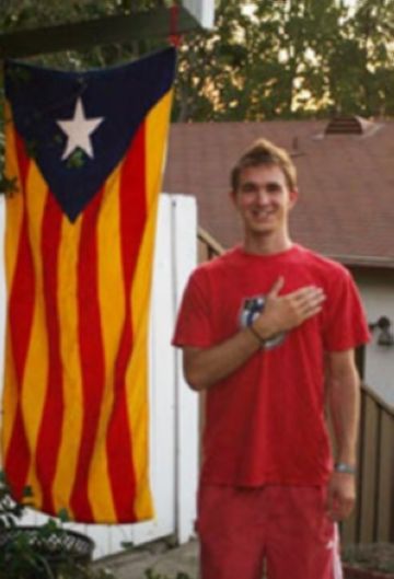 El jove santcugatenc Jan Monells va viatjar a Catalunya per votar